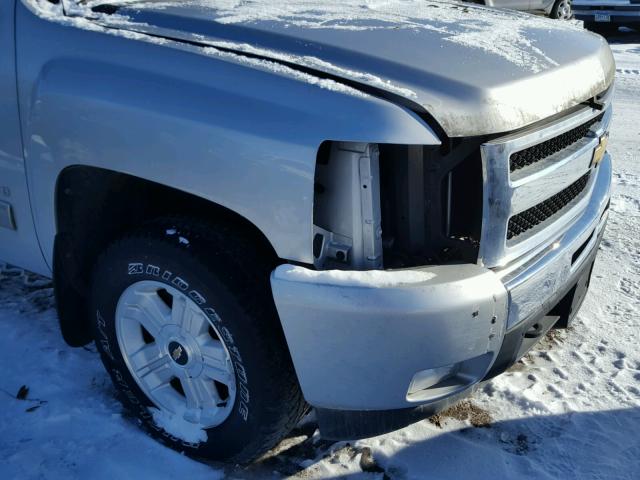 1GCRKSE37BZ292311 - 2011 CHEVROLET SILVERADO SILVER photo 9