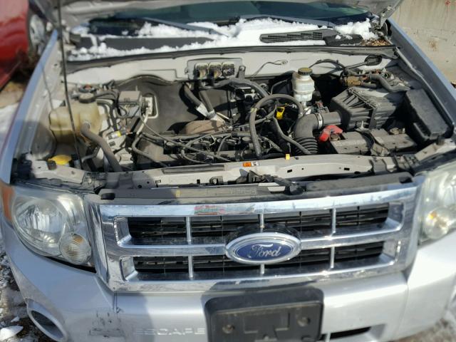 1FMCU02Z28KE10856 - 2008 FORD ESCAPE XLS SILVER photo 7