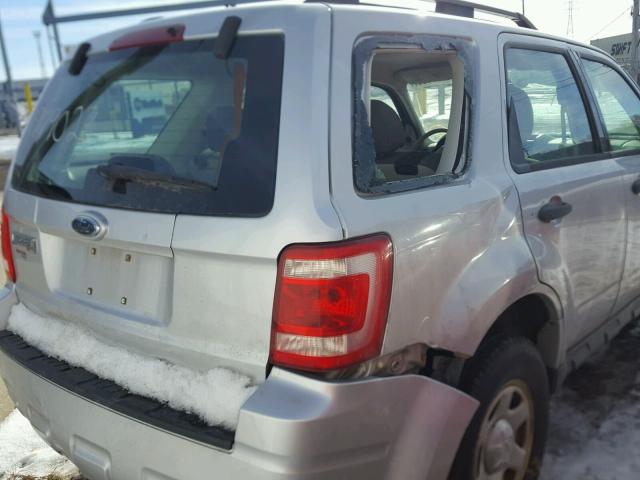 1FMCU02Z28KE10856 - 2008 FORD ESCAPE XLS SILVER photo 9