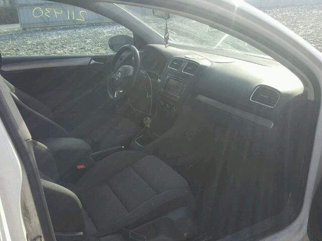 WVWAA7AJ3AW253474 - 2010 VOLKSWAGEN GOLF 白色 照片 5