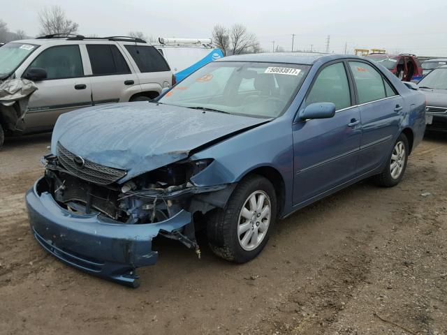 4T1BF32K33U565875 - 2003 TOYOTA CAMRY LE BLUE photo 2