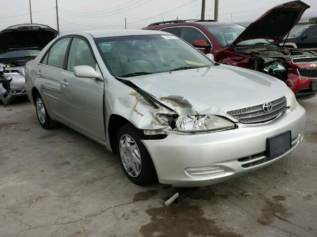 JTDBE32K620010402 - 2002 TOYOTA CAMRY LE SILVER photo 1