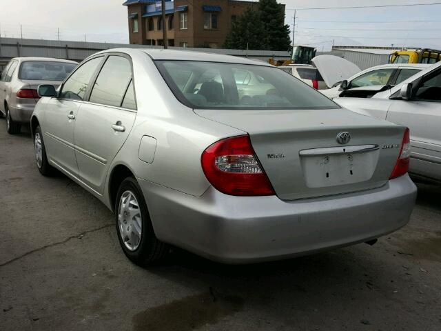 JTDBE32K620010402 - 2002 TOYOTA CAMRY LE SILVER photo 3