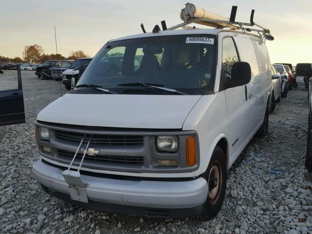 1GCFG25W0X1132937 - 1999 CHEVROLET EXPRESS G2 WHITE photo 2