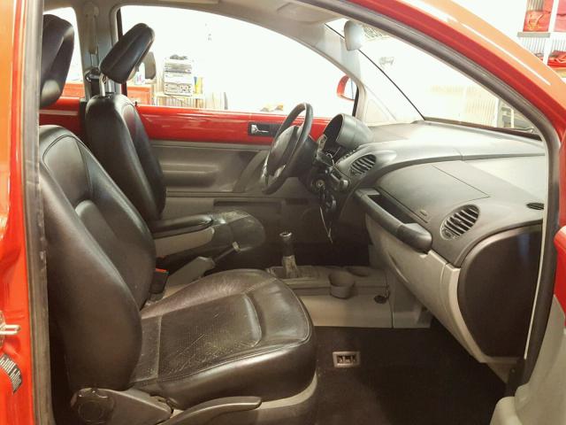 3VWDD21C8YM479834 - 2000 VOLKSWAGEN NEW BEETLE 红色 照片 5