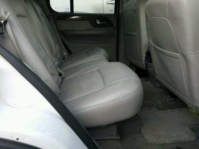 1GKDT13S972307956 - 2007 GMC ENVOY WHITE photo 6