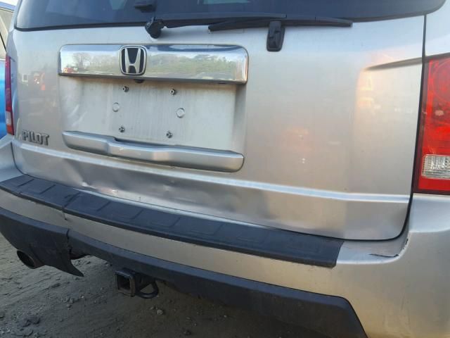 5FNYF3H51BB017963 - 2011 HONDA PILOT EXL SILVER photo 9