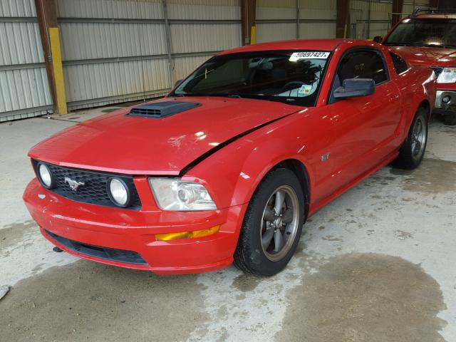 1ZVFT82H365145321 - 2006 FORD MUSTANG GT RED photo 2