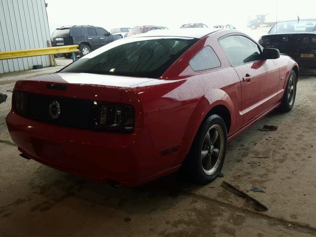 1ZVFT82H365145321 - 2006 FORD MUSTANG GT RED photo 4