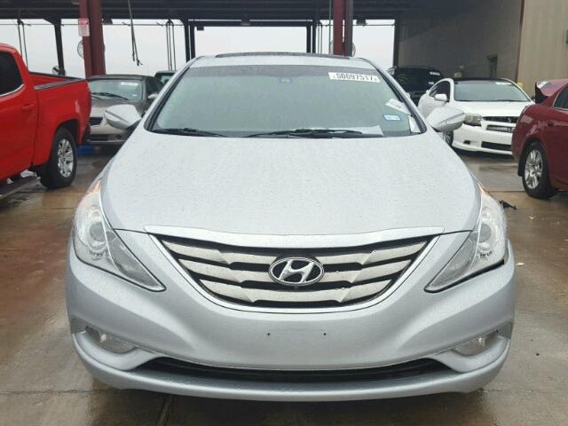 5NPEC4AC0BH308658 - 2011 HYUNDAI SONATA SE SILVER photo 9