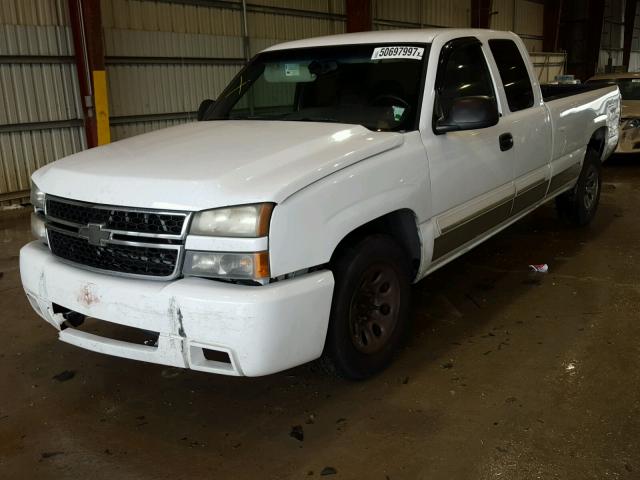 1GCEC19Z07E140891 - 2007 CHEVROLET SILVERADO WHITE photo 2