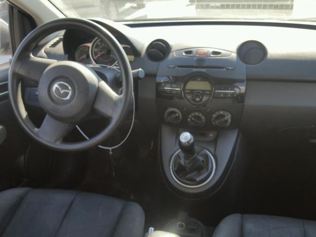 JM1DE1HY7B0129472 - 2011 MAZDA MAZDA2 SILVER photo 9