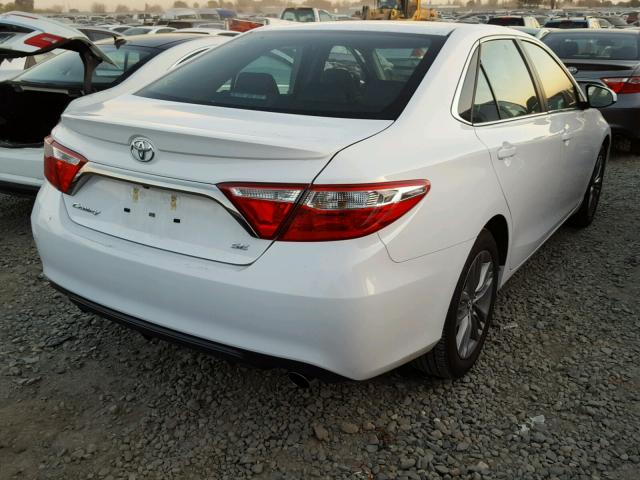 4T1BF1FK5HU744537 - 2017 TOYOTA CAMRY LE 白色 照片 4