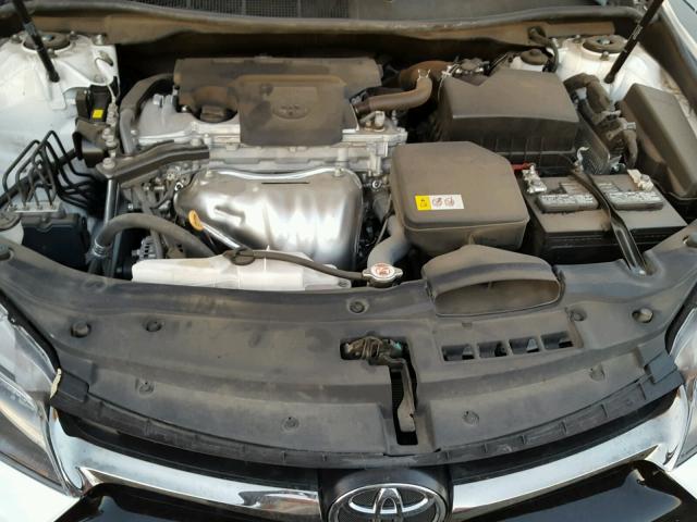 4T1BF1FK5HU744537 - 2017 TOYOTA CAMRY LE WHITE photo 7