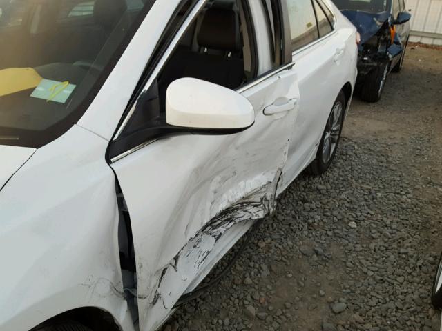 4T1BF1FK5HU744537 - 2017 TOYOTA CAMRY LE 白色 照片 9