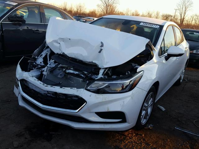 1G1BE5SM5H7179512 - 2017 CHEVROLET CRUZE LT WHITE photo 2