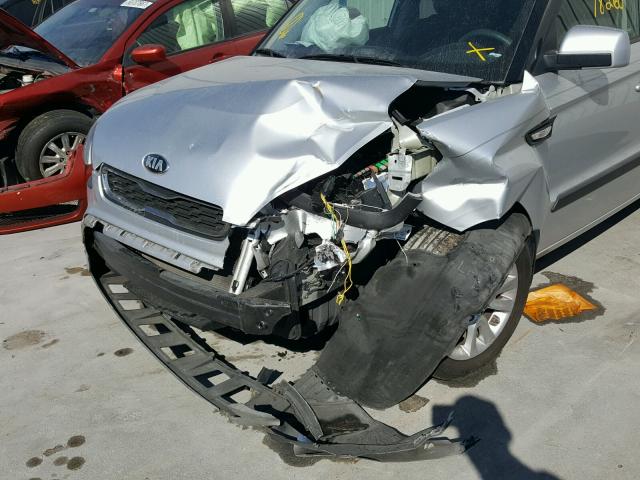 KNDJT2A52D7556227 - 2013 KIA SOUL SILVER photo 9