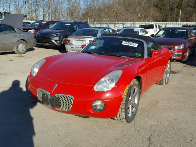 1G2MB35B77Y138660 - 2007 PONTIAC SOLSTICE RED photo 2