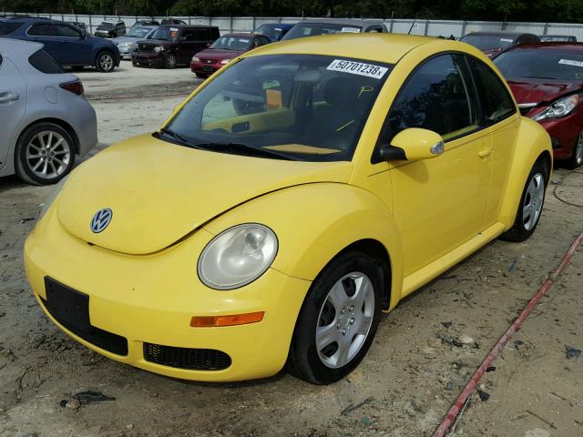 3VWPG3AGXAM007279 - 2010 VOLKSWAGEN NEW BEETLE 黄色 照片 2
