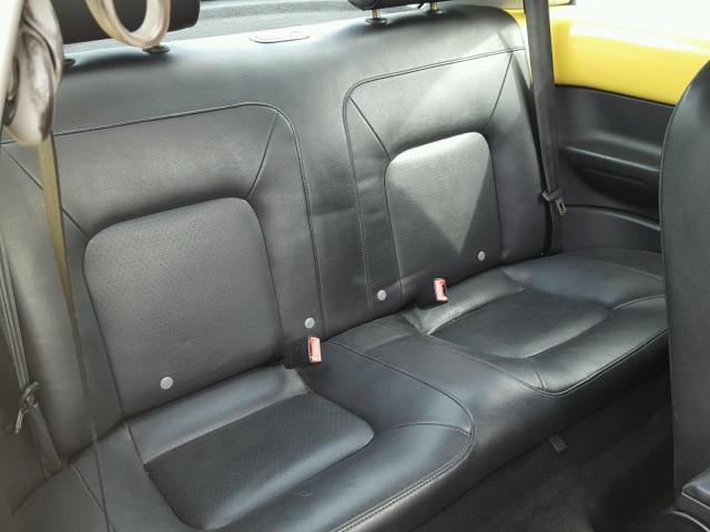 3VWPG3AGXAM007279 - 2010 VOLKSWAGEN NEW BEETLE 黄色 照片 6