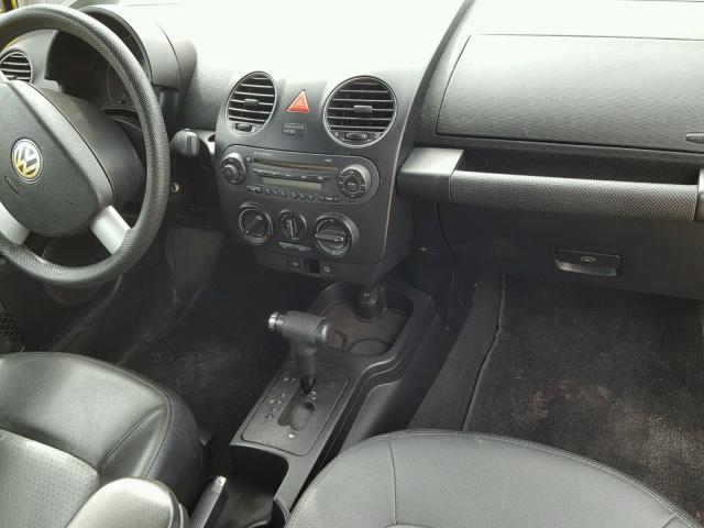 3VWPG3AGXAM007279 - 2010 VOLKSWAGEN NEW BEETLE 黄色 照片 9