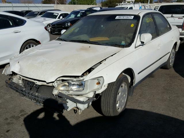 JHMCG6658XC016873 - 1999 HONDA ACCORD LX WHITE photo 2