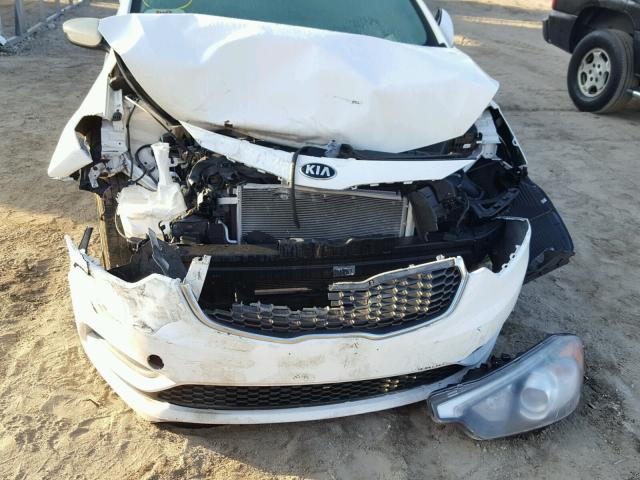 KNAFK4A63G5441923 - 2016 KIA FORTE LX WHITE photo 7