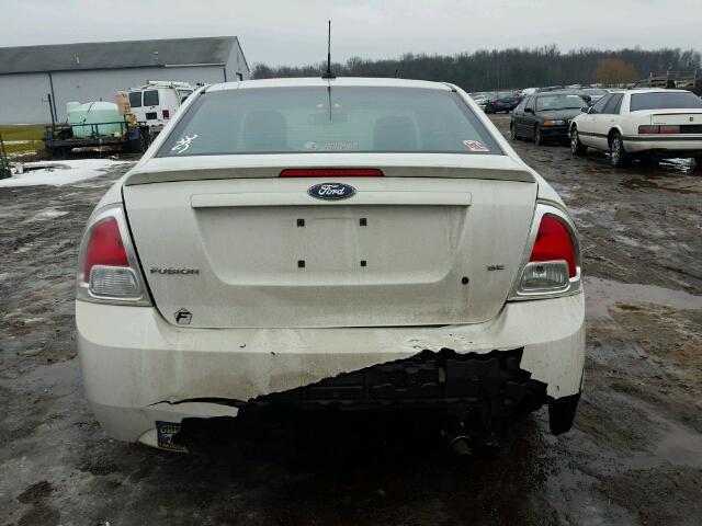 3FAHP07Z29R131646 - 2009 FORD FUSION SE WHITE photo 9