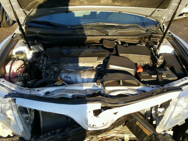 4T4BF3EK8BR132942 - 2011 TOYOTA CAMRY BASE SILVER photo 7