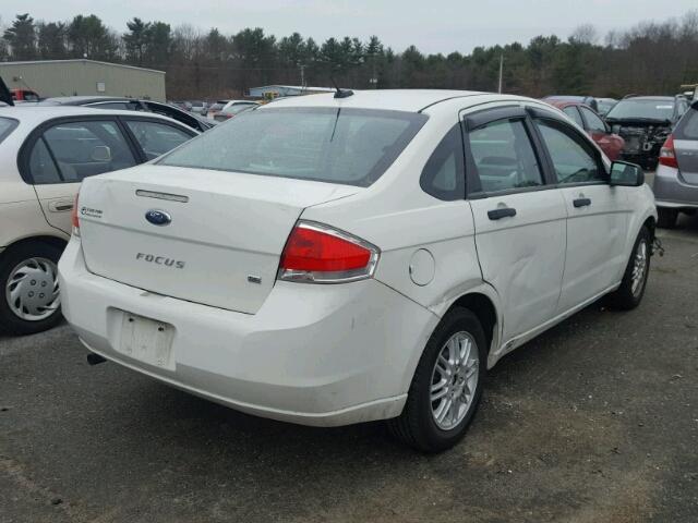 1FAHP3FN8BW172155 - 2011 FORD FOCUS SE WHITE photo 4