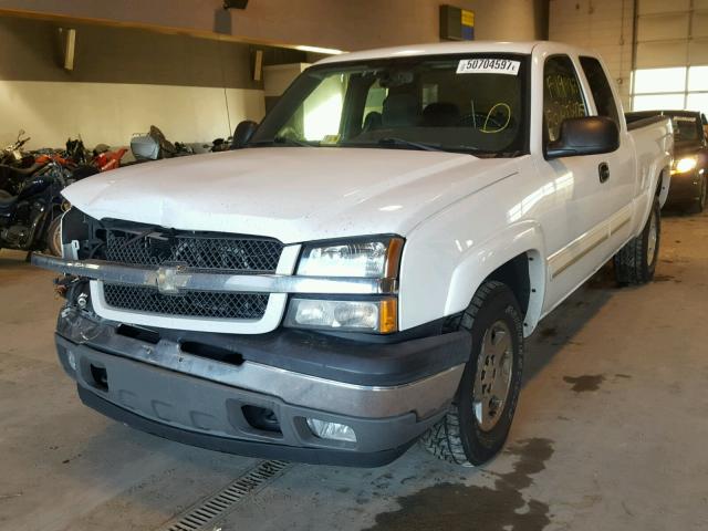 1GCEK19B45Z329555 - 2005 CHEVROLET SILVERADO WHITE photo 2