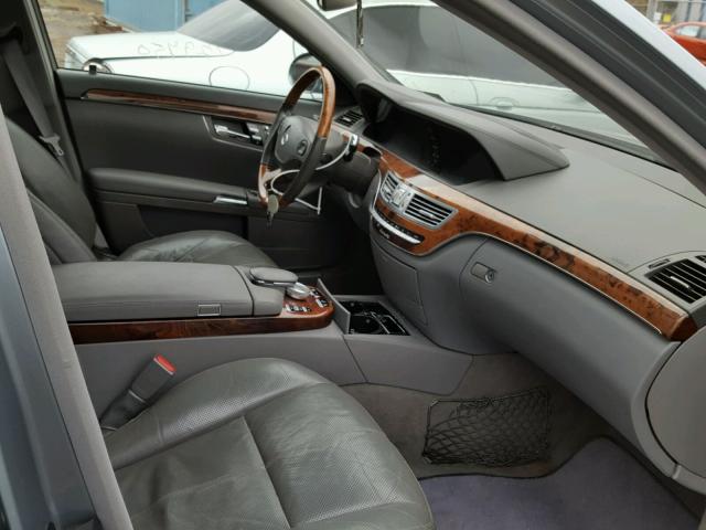 WDDNG86X88A180781 - 2008 MERCEDES-BENZ S 550 4MAT GRAY photo 5