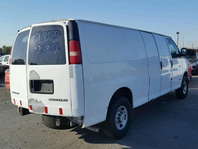 1GCHG39U531117772 - 2003 CHEVROLET EXPRESS G3 WHITE photo 4