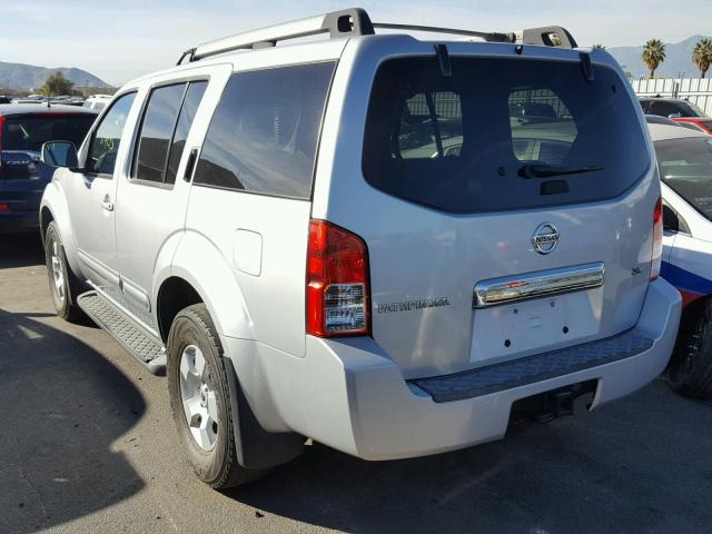 5N1AR18U85C757320 - 2005 NISSAN PATHFINDER SILVER photo 3