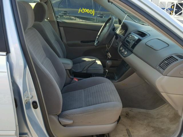 4T1BE32K75U636534 - 2005 TOYOTA CAMRY LE ლურჯი ფოტო 5