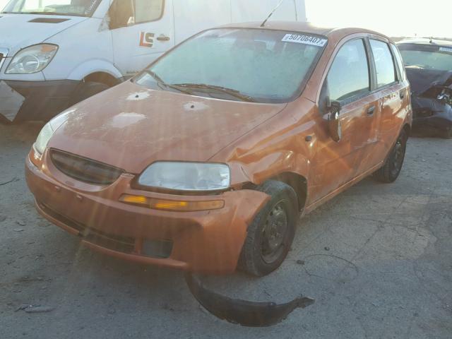 KL1TD66657B753948 - 2007 CHEVROLET AVEO BASE ORANGE photo 2