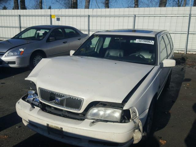 YV1LW56D6X2542344 - 1999 VOLVO V70 GLT WHITE photo 2