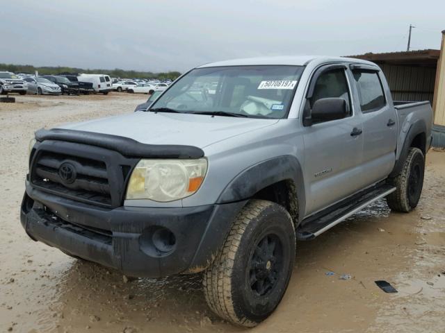 3TMJU62N97M035065 - 2007 TOYOTA TACOMA DOU SILVER photo 2