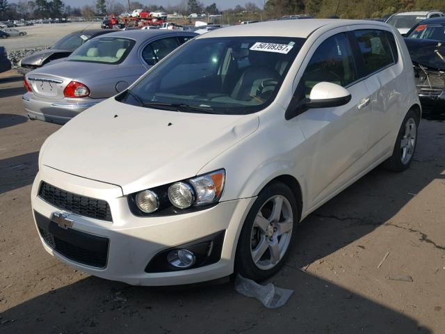 1G1JE6SB7F4118306 - 2015 CHEVROLET SONIC LTZ WHITE photo 2