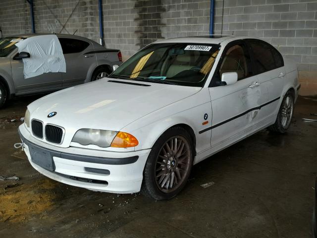 WBAAM3333YFP65855 - 2000 BMW 323 I WHITE photo 2