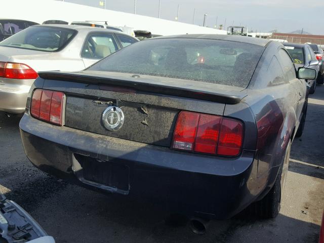 1ZVHT80N085203406 - 2008 FORD MUSTANG GRAY photo 4