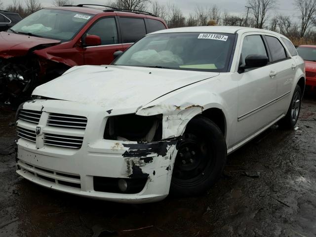 2D4FV37V68H242431 - 2008 DODGE MAGNUM SXT WHITE photo 2