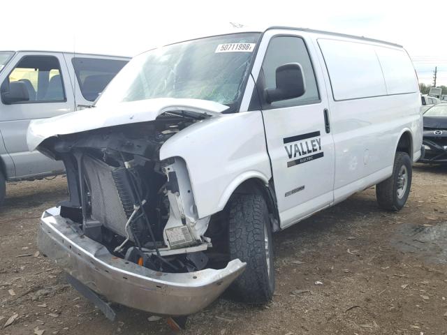 1GTHG35V651150779 - 2005 GMC SAVANA G35 WHITE photo 2