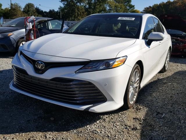 4T1BZ1HK0JU009037 - 2018 TOYOTA CAMRY XSE WHITE photo 2