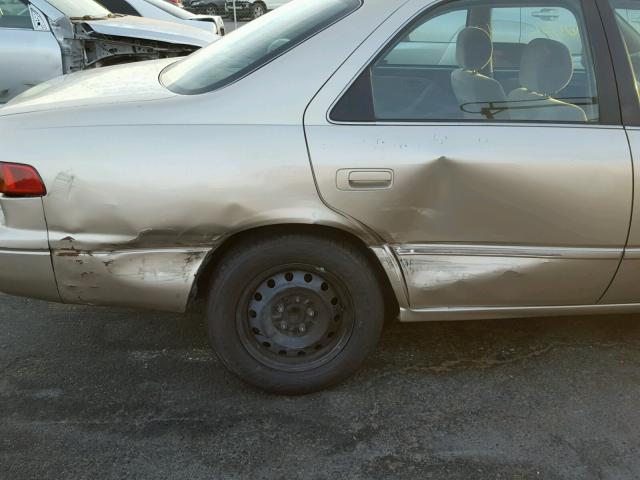 JT2BF22K9W0096083 - 1998 TOYOTA CAMRY CE GOLD photo 9