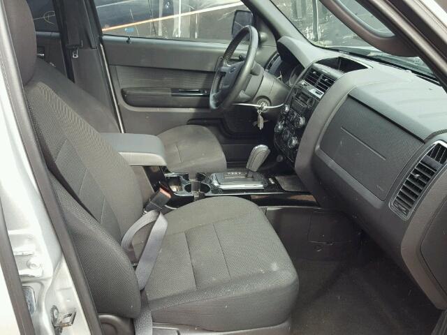 1FMCU93739KB63088 - 2009 FORD ESCAPE XLT SILVER photo 5