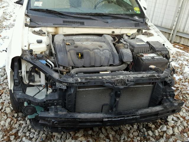 KNAGE123675142554 - 2007 KIA OPTIMA LX WHITE photo 9