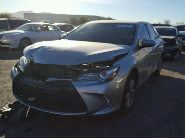 4T1BF1FK9GU261521 - 2016 TOYOTA CAMRY LE ნაცრისფერი ფოტო 2