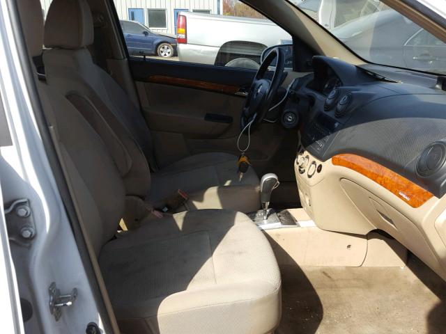 KL1TD66E99B671179 - 2009 CHEVROLET AVEO LS WHITE photo 5