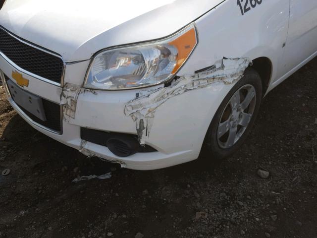 KL1TD66E99B671179 - 2009 CHEVROLET AVEO LS WHITE photo 9